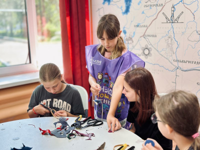 Подростки из Тин-лиги стали помощниками тренеров в детском лагере &laquo;Сахареж&raquo;: опыт, который вдохновляет
