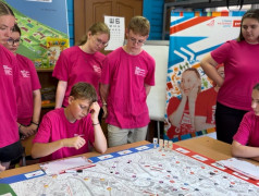 Новая смена, новые участники. Жители Страны железных дорог сыграли в игру "Платформа №7"