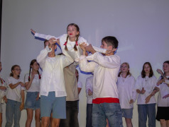 Битва хоров в Заслоновграде: лето, море, путешествия!