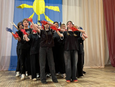 Юные таланты лагеря воссоздали величие флага России в конкурсе живых картин