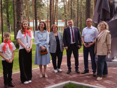 Живая память поколений: в Заслоновграде открыли стелу и аллею славы