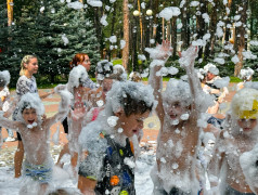 Жара вернулась в Сибирь: в Заслоновграде прошла грандиозная пенная вечеринка!