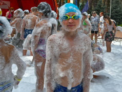 Жара вернулась в Сибирь: в Заслоновграде прошла грандиозная пенная вечеринка!