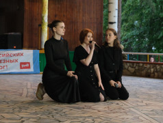 Цветы на поле боя. Вечер памяти на эстраде лагеря