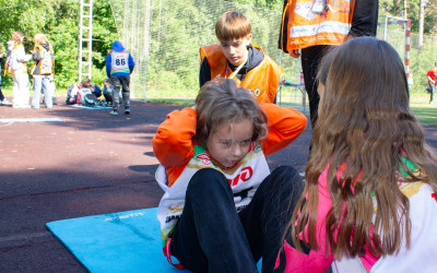 От мечты к реальности: как подростки ТиН-лиги зажигают огонь спорта в лагере! 