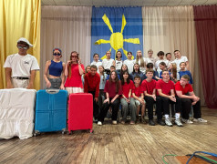 Юные таланты лагеря воссоздали величие флага России в конкурсе живых картин