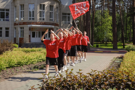Открытие смены в Заслоновграде: яркие представления отрядов