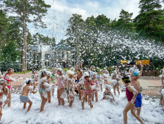 Жара вернулась в Сибирь: в Заслоновграде прошла грандиозная пенная вечеринка!