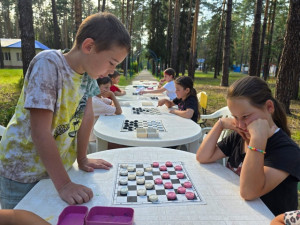 Кто кого? Турнир по шашкам и настольному теннису в ДОЛ 