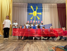 Юные таланты лагеря воссоздали величие флага России в конкурсе живых картин