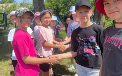 Подростки Тин-лиги становятся помощниками спортивных инструкторов в летнем лагере