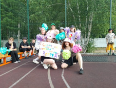 Игра в пионербол между 1 и 2 отрядом