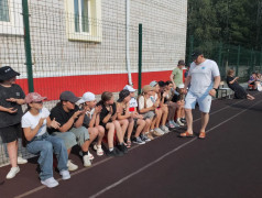 Игра в пионербол между 1 и 2 отрядом