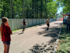 Спортивные баталии: эстафета между 1 и 2 отрядами