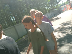 Спортивные баталии: эстафета между 1 и 2 отрядами