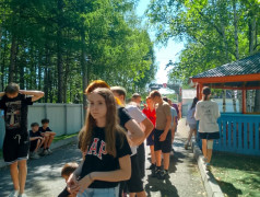 Спортивные баталии: эстафета между 1 и 2 отрядами