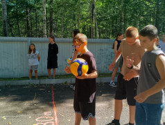 Спортивные баталии: эстафета между 1 и 2 отрядами