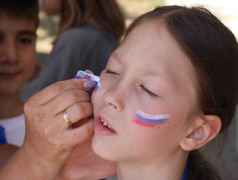 Российский флаг в каждом сердце.