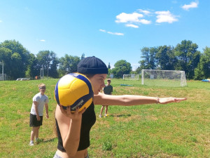 Подростки Тин-лиги становятся помощниками спортивных инструкторов в летнем лагере