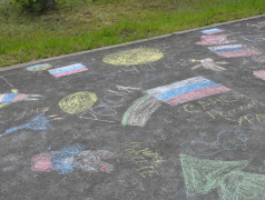 Яркий День России в &laquo;Маяке&raquo;: Конкурс рисунков на асфальте!