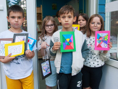 Дудлинг-магия в "Маяке": Кружок "Творческая мастерская" раскрасил открытки фантазией!