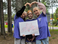 Выставка рисунков - кладезь талантов в ДОЛ "Маяк"!