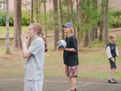 "Маяк" выходит на волейбольную орбиту! ? Педагоги vs Дети &ndash; Битва поколений!