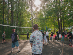 "Маяк" выходит на волейбольную орбиту! ? Педагоги vs Дети &ndash; Битва поколений!