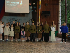 Цветы на поле боя. Вечер памяти на эстраде лагеря