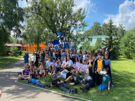 Время молодых. Детство