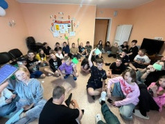 8 Июля в ДОЛ "Магистраль" в честь праздника, "День семьи, любви и верности".  Ребята смотрели...