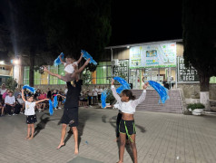 ДОЛ "Экспресс": Здесь помпоны крутятся, лагерь мутится!