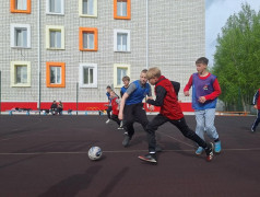 Матч по мини‑футболу между 1‑м и 2‑м отрядами.