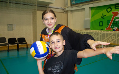 От мечты к реальности: как подростки ТиН-лиги зажигают огонь спорта в лагере! 