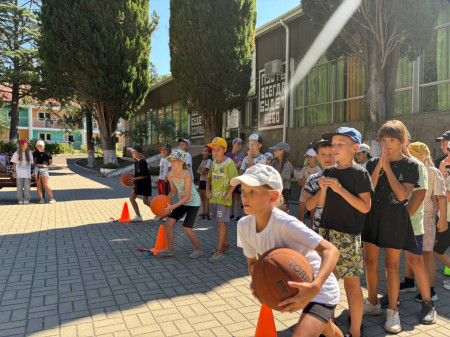 Трепещите, олимпийцы: ДОЛ 