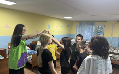 Юные помощники вожатых в лагере Гагарина