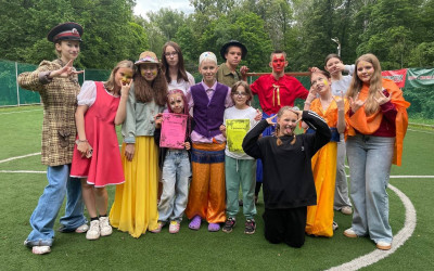 Калейдоскоп летних приключений: детективные расследования, русские печи и бег в гигантских ботинках 