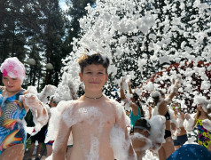 Жара вернулась в Сибирь: в Заслоновграде прошла грандиозная пенная вечеринка!
