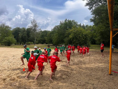 Первая тренировка по пляжному футболу в ДОЛ "Локомотив": сезон 2025 стартовал!