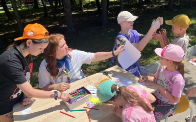Подростки в Тин-лиге: Помощники тренера и защитники семейных ценностей