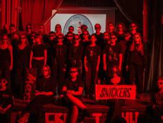 И тут раздались детские голоса!