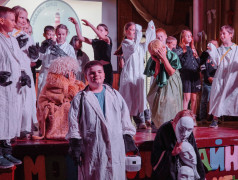 И тут раздались детские голоса!