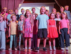 И тут раздались детские голоса!