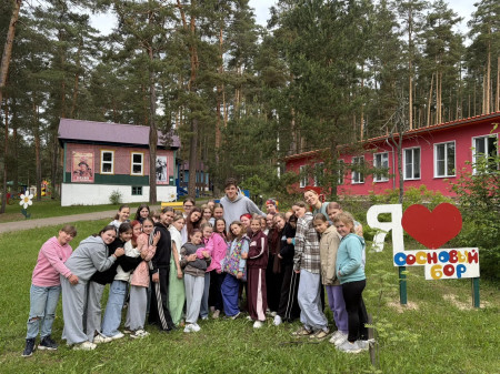 Общение, новые друзья, первая влюбленность и крепкая дружба. За этим приезжают подростки в лагерь.
