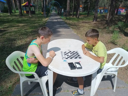 Черные или белые? Кто же победит?