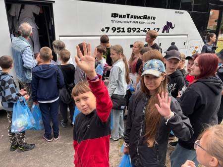 Дома ждут: ребята вернулись после завершения лагерной смены