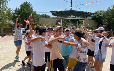 Старший брат или сестра - вот кем стали ТиН-лиговцы для младших ребят.