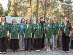 "Маяк" прощается, но не расстаётся: Торжественная линейка закрытия смены подвела итоги яркого лета!