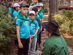 "Маяк" прощается, но не расстаётся: Торжественная линейка закрытия смены подвела итоги яркого лета!