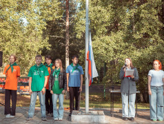 "Маяк" прощается, но не расстаётся: Торжественная линейка закрытия смены подвела итоги яркого лета!